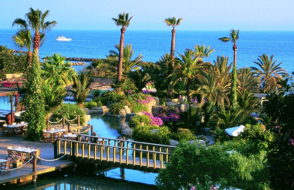 Топ-10 лучших бассейнов в отелях Кипра