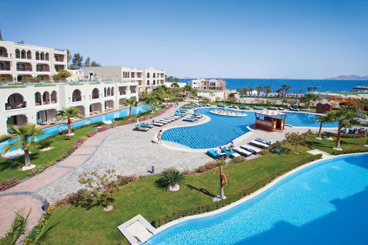 Территория гостиницы Sunrise Grand Select Arabian Beach Resort