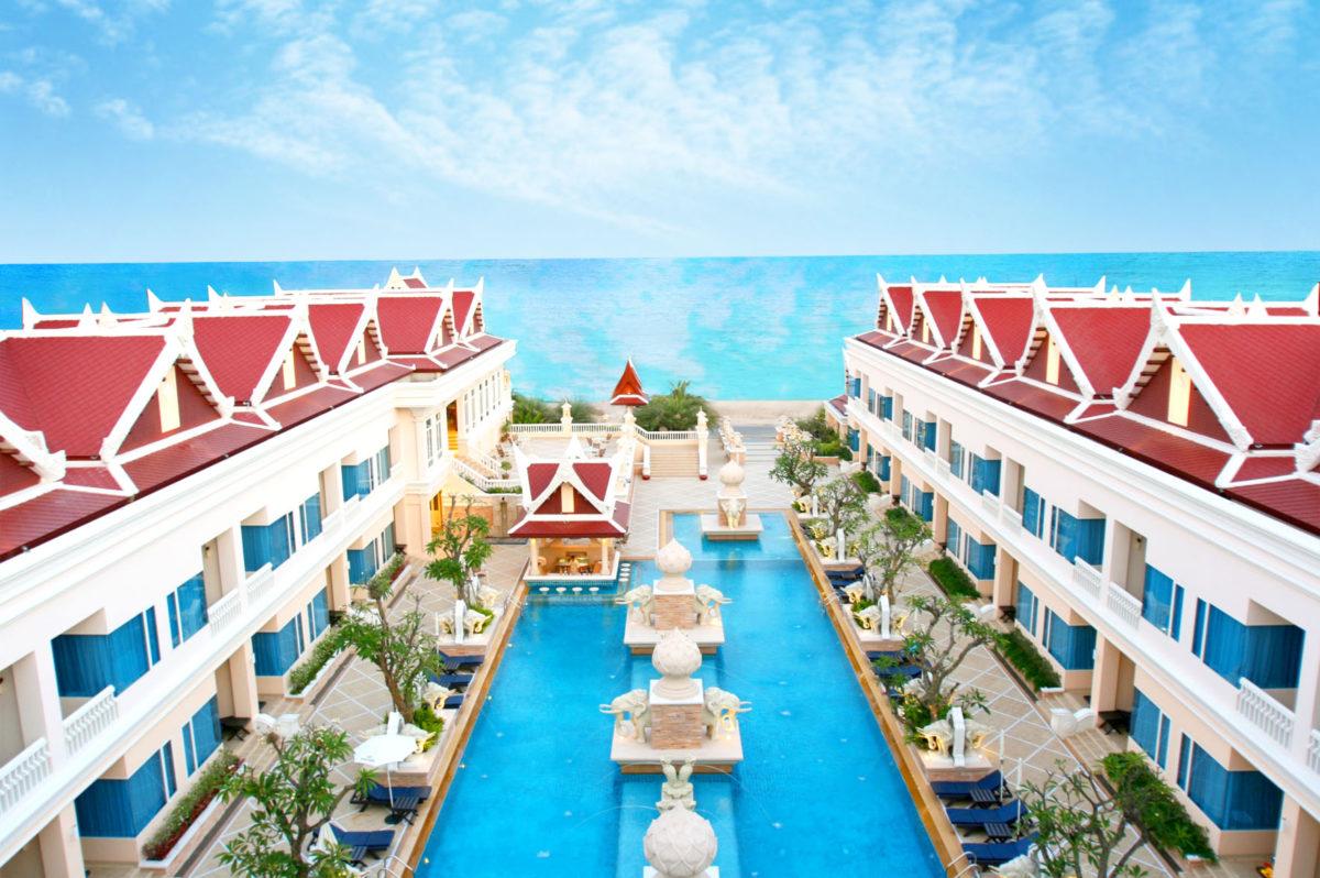 Отель Grand Pacific Sovereign Resort Spa