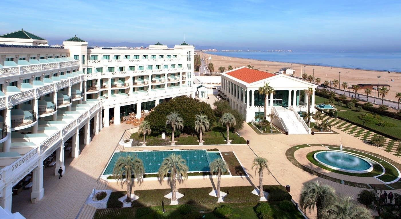Отель Las Arenas Balneario Resort