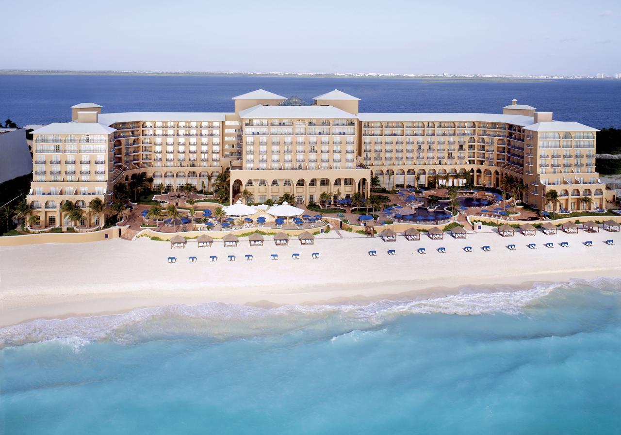 Огромный отель The Ritz-Carlton Cancun