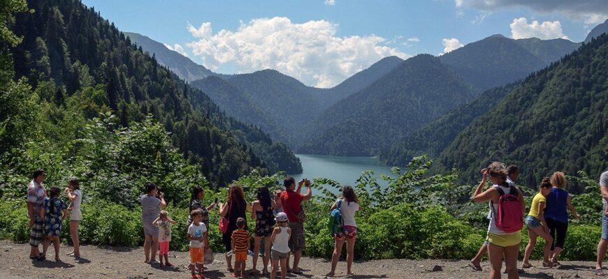Жалобы на туристов из РФ в Абхазии