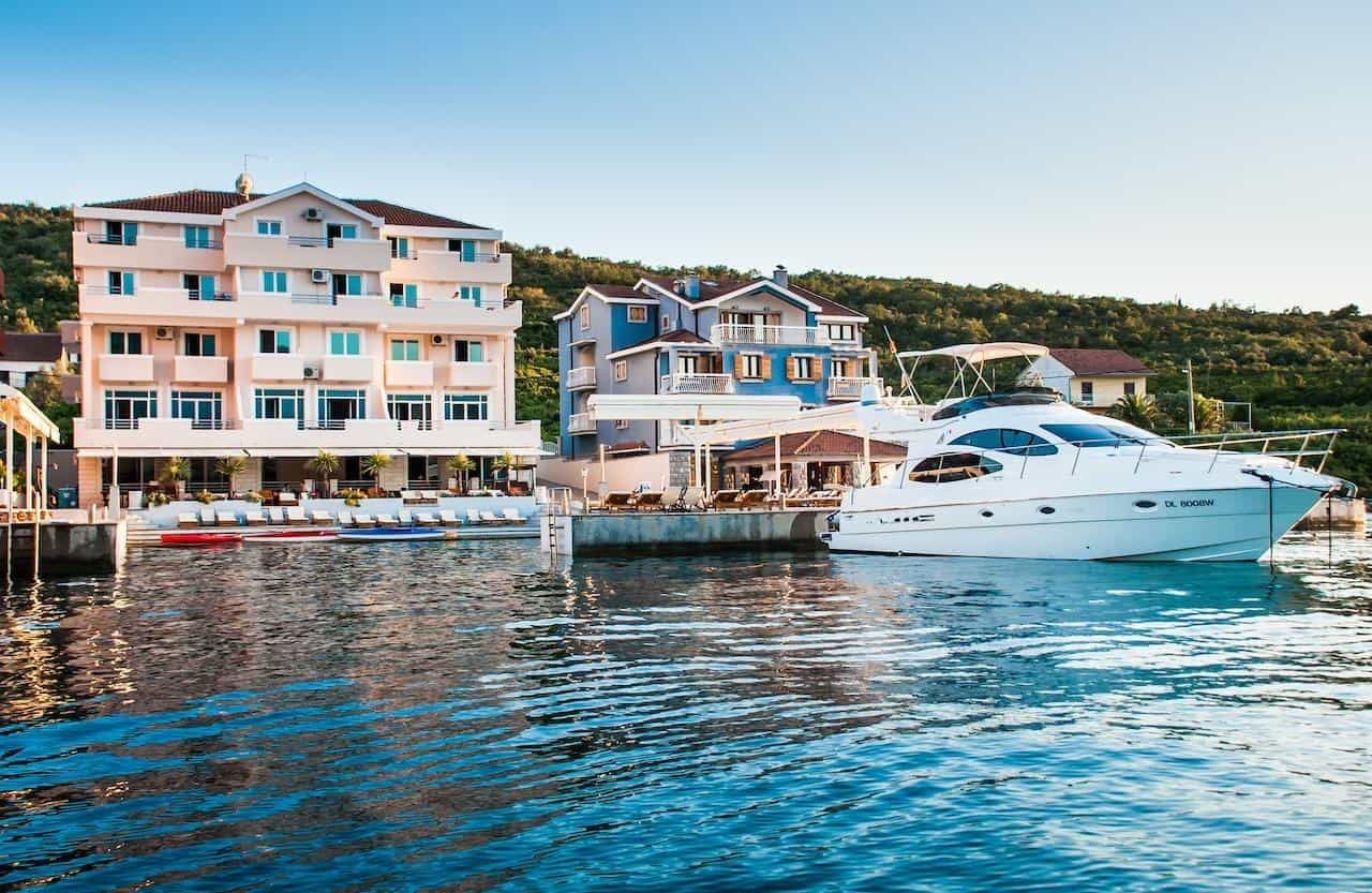 Отель Apartments Adeona